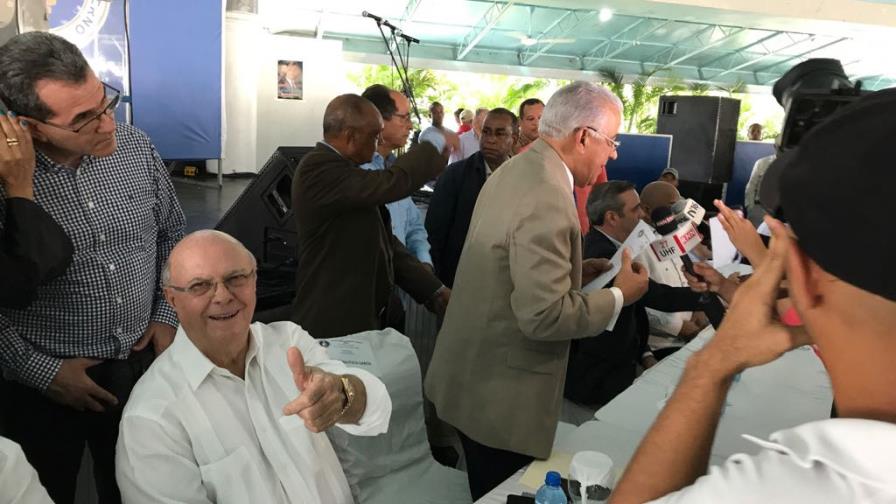 Mejía y Abinader insisten en primarias simultáneas