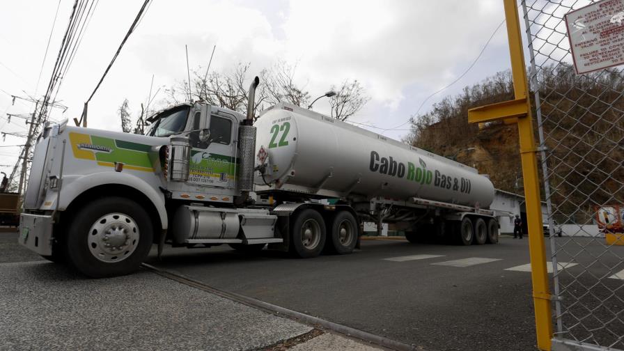 Trump cede y permite que barcos extranjeros lleven suministros a Puerto Rico