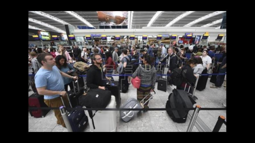 Fallo informático en varias aerolíneas causa largas esperas en aeropuertos del mundo