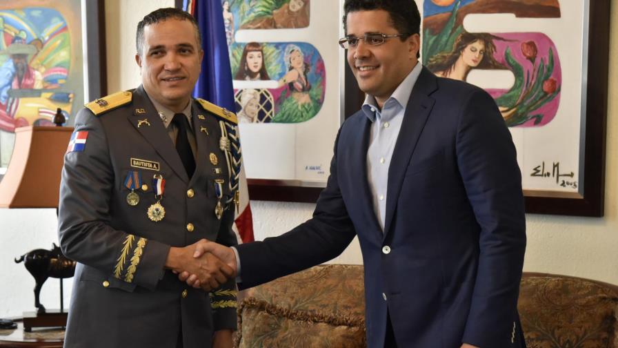 Alcaldía del DN acuerda con la PN sacar limpiavidrios de calles Alcaldía del DN acuerda con la PN sacar limpiavidrios de calles