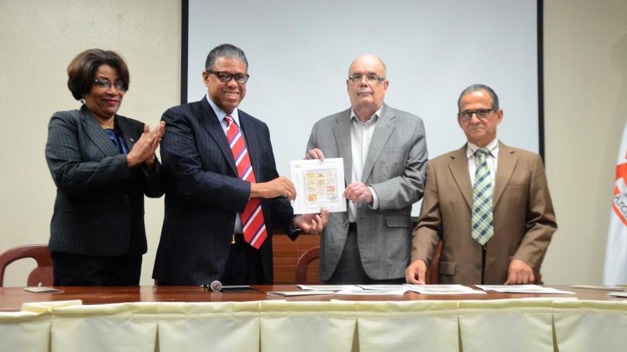 El Inposdom y AGN  ponen a circular estampillas con mapas de la isla 