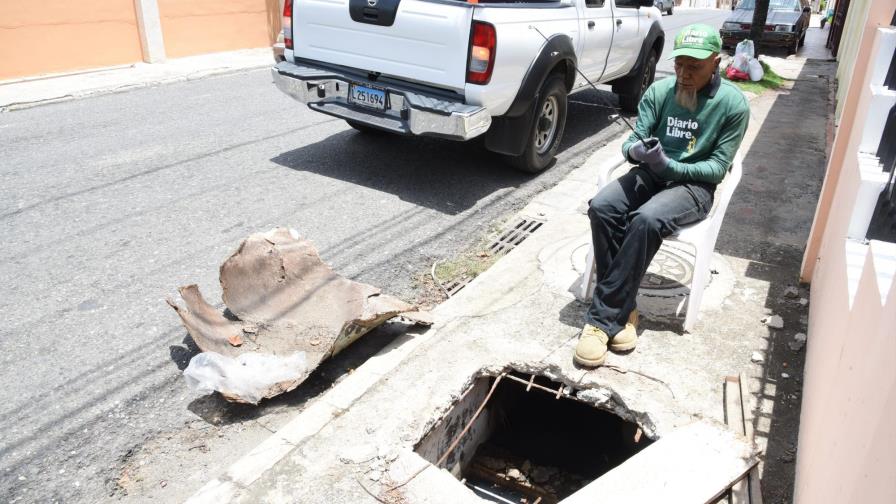 Los mosquitos puyan y enferman en Santo Domingo Este