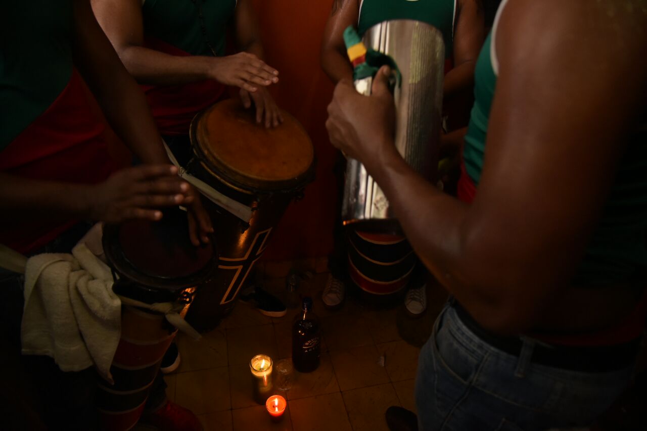 Devotos de San Miguel Arcángel realizan ritos de alabanza en la Ciudad Colonial hoy, 29 de septiembre de 2017. 