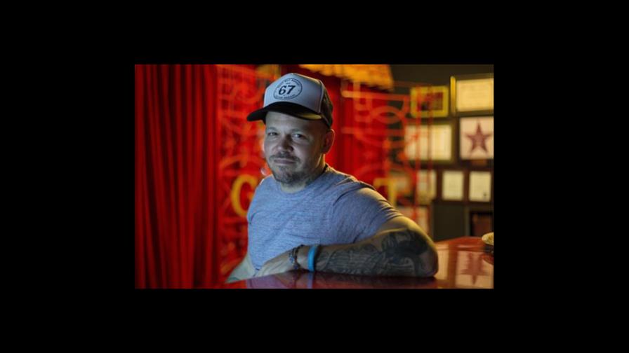 Residente critica disposición del gobierno Trump para que llegue ayuda a Puerto Rico