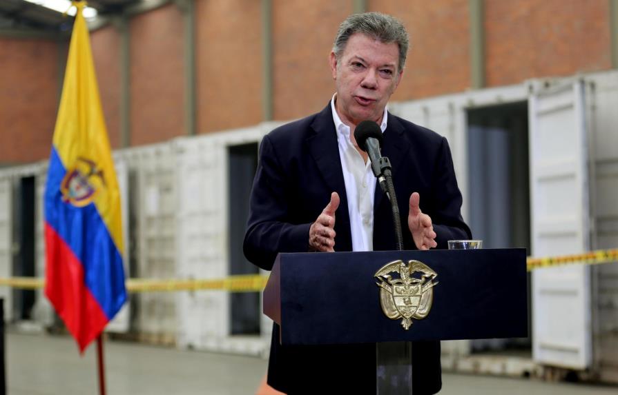 Santos firma decreto para iniciar alto el fuego con ELN a partir de domingo