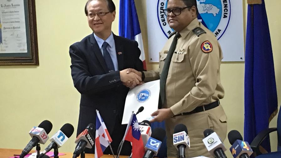 Taiwán dona 100 mil dólares al COE para afectados de huracanes Irma y María