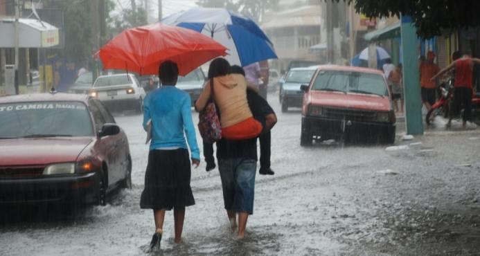 Onamet informa onda tropical y vaguada provocarán aguaceros este sábado