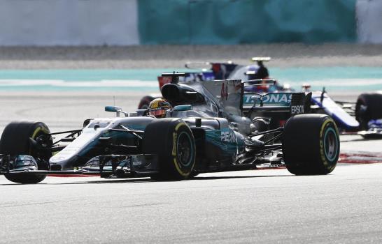 La pole en Malasia es para Hamilton; Vettel sufrió problemas mecánico