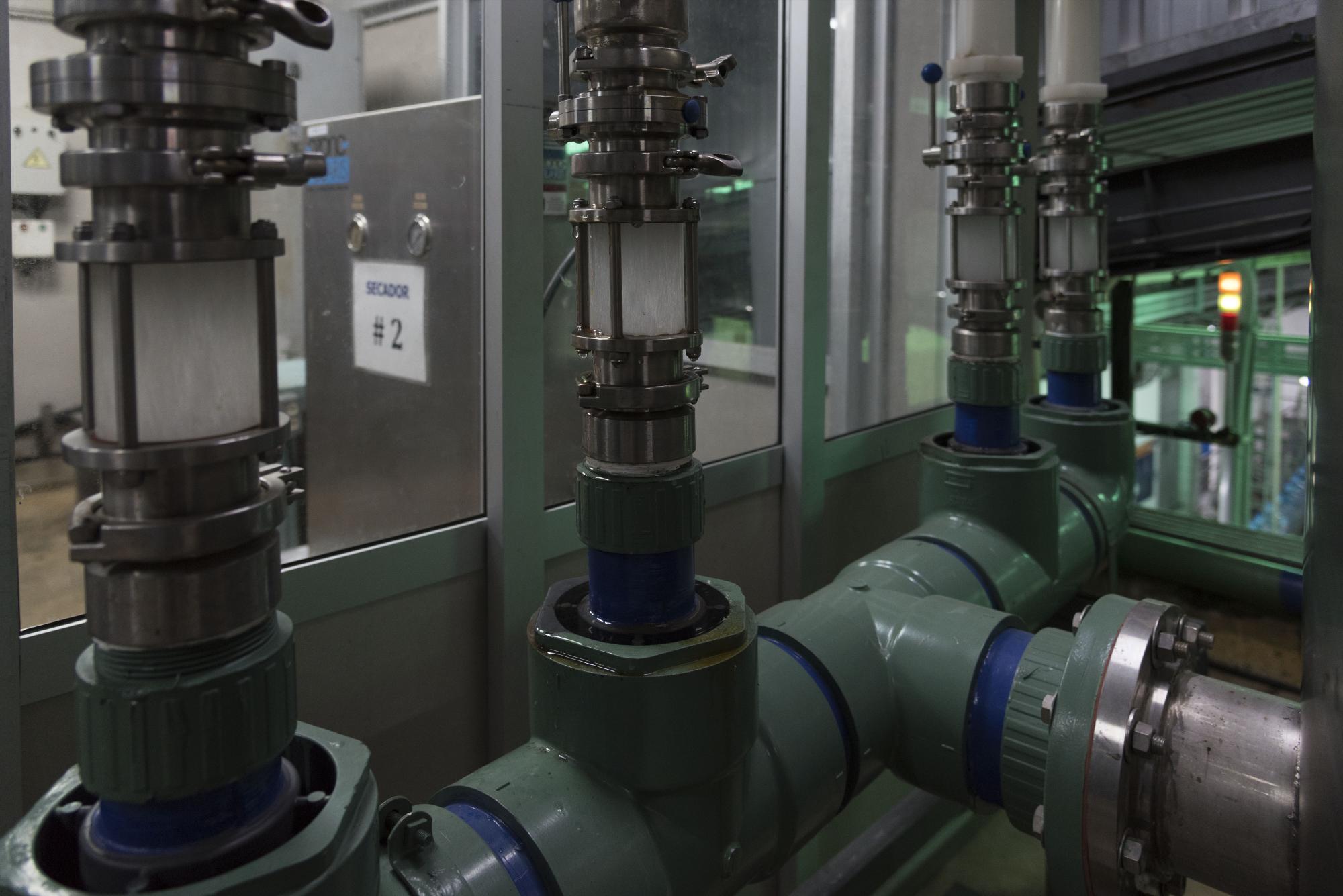 Parte de los equipos de purificación de agua Planeta Azul.