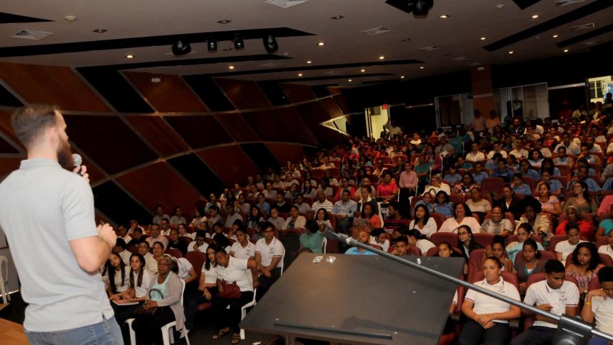 Cientos de emprendedores y pequeños empresarios de Mao, Valverde, participan en la Ruta Mipymes