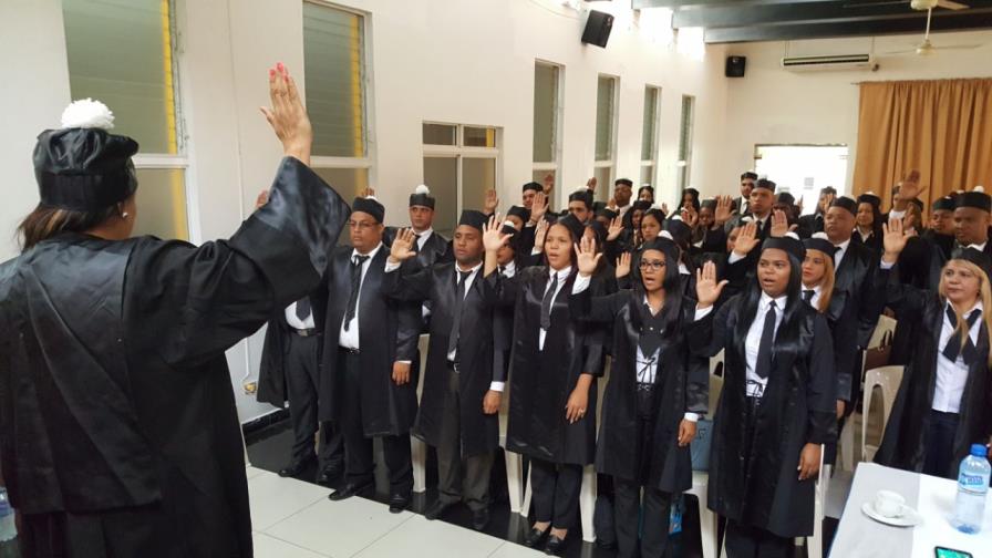 Juramentan nuevos miembros del Colegio Abogados