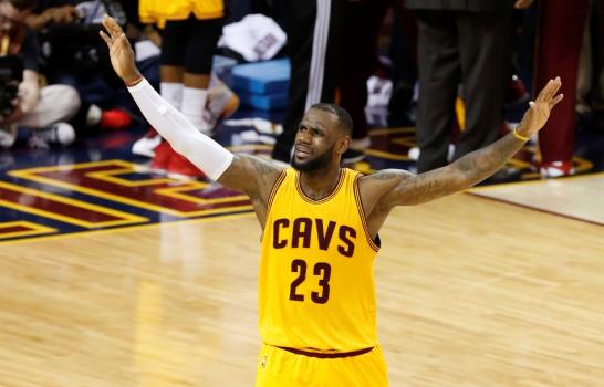 Insultan al dueño de los Cavaliers por ofensa de LeBrón al presidente Trump