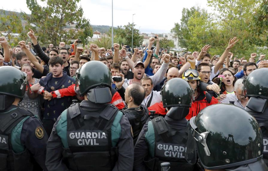 VIDEO: Más de 300 heridos en altercados en el referéndum de Cataluña 