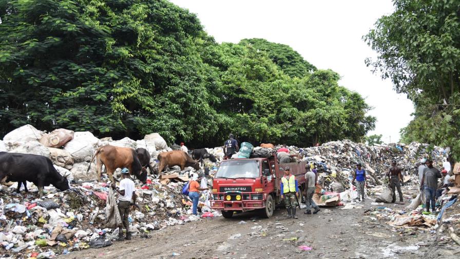 Nuevas autoridades logran agilizar vertido de basura en Duquesa Nuevas autoridades logran agilizar vertido de basura en Duquesa