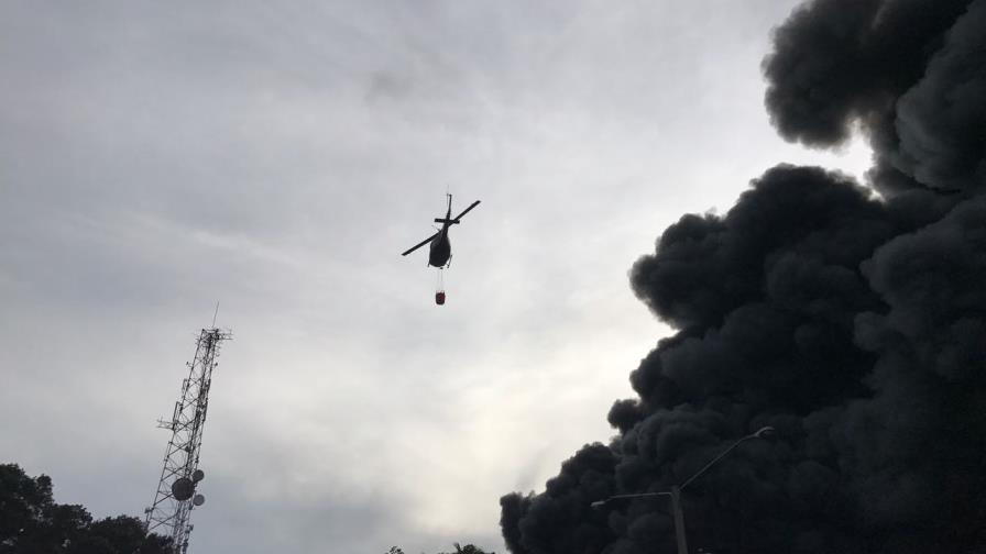 Un incendio destruyó ayer el almacén principal de la empresa Plaza Lama Un incendio destruyó ayer el almacén principal de la empresa Plaza Lama