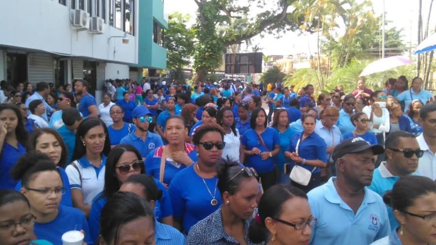 Maestros siguen en huelga en Hato Mayor