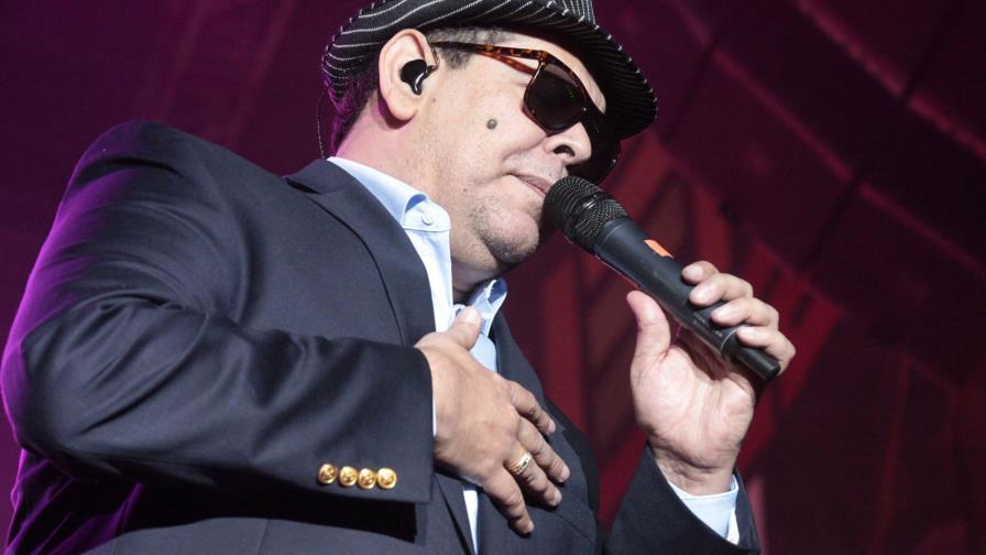 Fernando Villalona pide a sus seguidores que oren por su madre