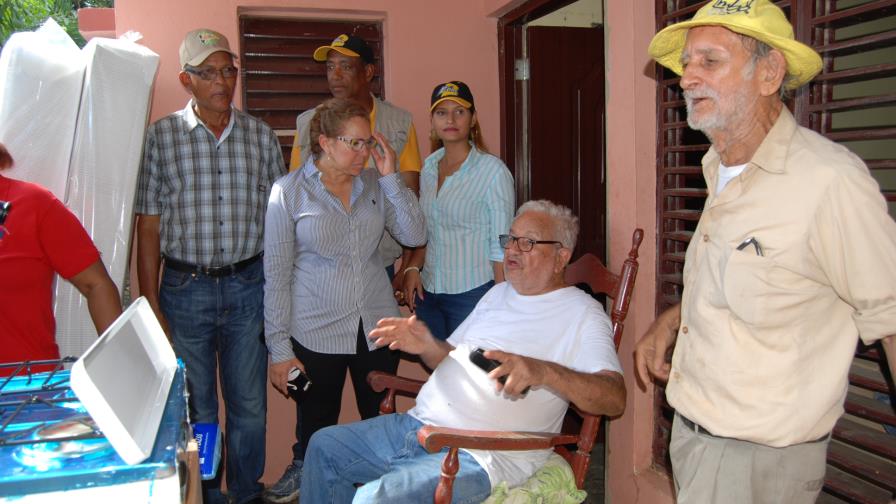 Plan Social lleva electrodomésticos a 530 casa en Montecristi
