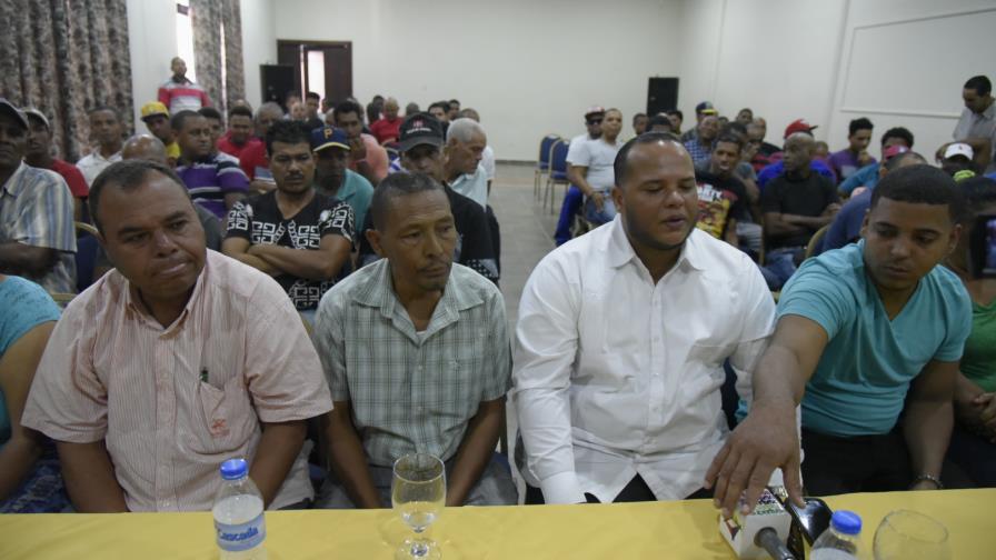 Dirigentes de sindicatos de Santiago amenazan con aumentar pasajes