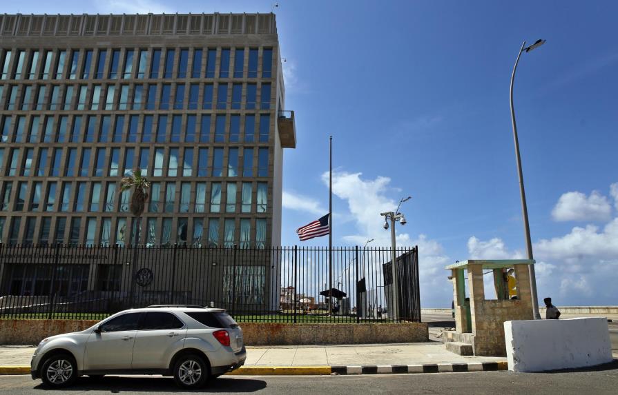 EE.UU. eleva la tensión con Cuba al expulsar a 15 funcionarios cubanos