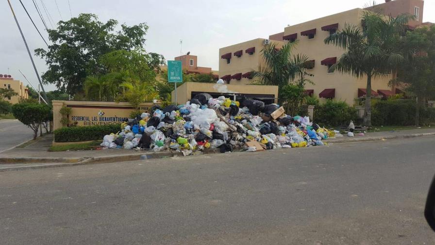 Habitantes de residenciales cercanos a la Jacobo Majluta denuncian acumulación de basura