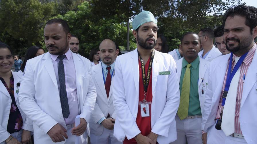 Paralizan actividades en hospitales públicos de Santiago Paralizan actividades en hospitales públicos de Santiago