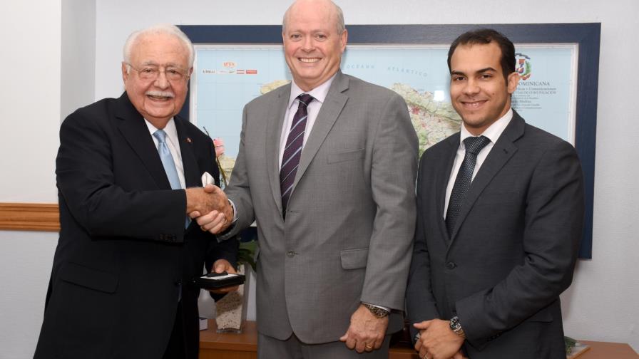 ExxonMobil valora modelos fiscales y regulatorios para desarrollar industria de hidrocarburos en el país 