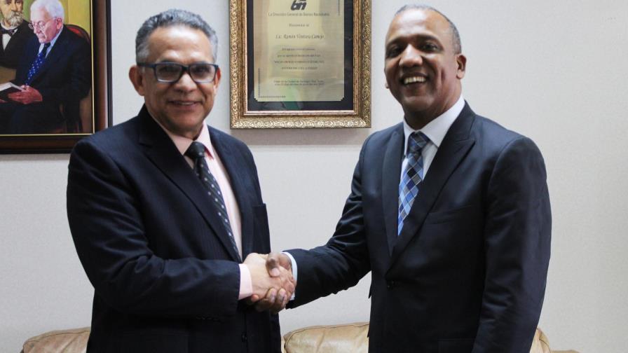 Ventura Camejo felicita al doctor José Luis Coronado por su gestión 