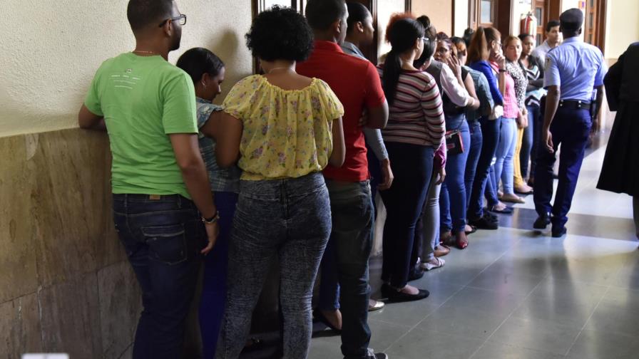 Los seis imputados por estafa a estudiantes tienen cargos en la UASD