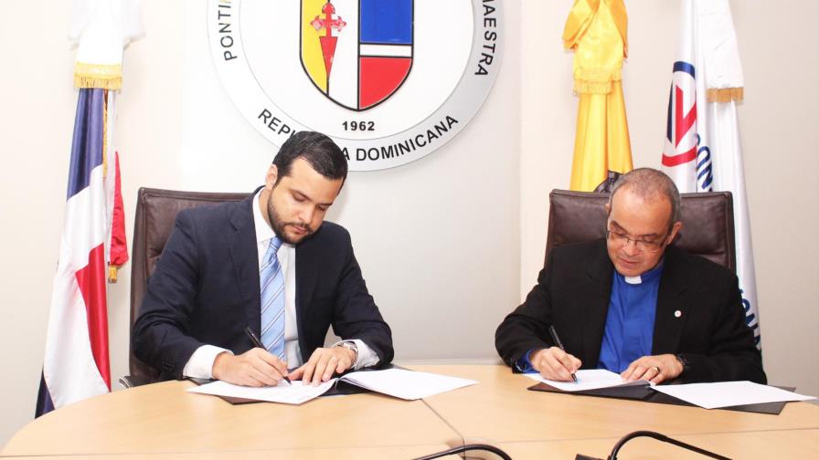 La PUCMM y COMPETITIVIDAD firman convenio para impulsar investigación en el sector 