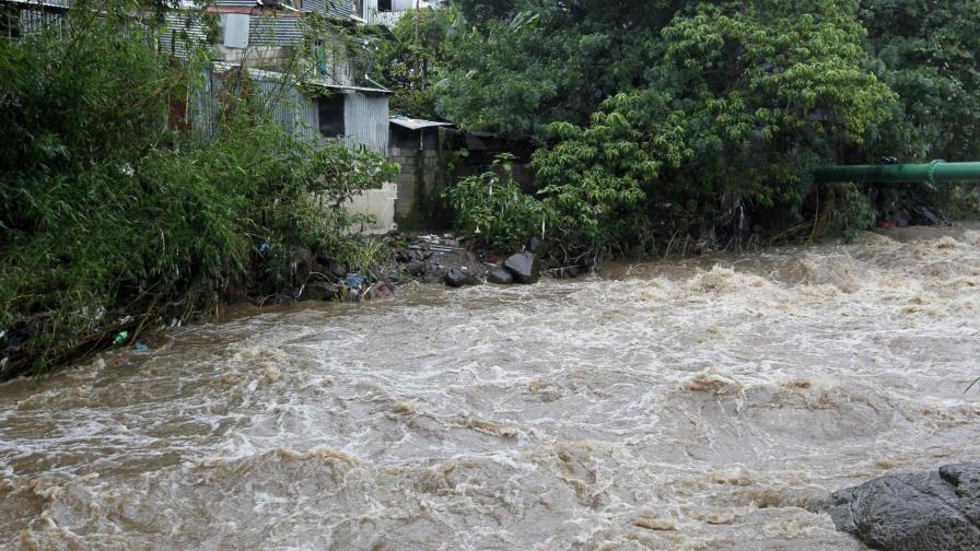 Ascienden a seis los muertos causados por la tormenta Nate en Costa Rica