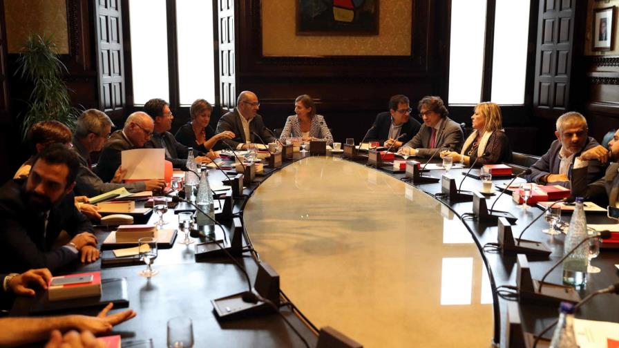 Justicia suspende pleno Parlamento catalán que podría declarar independencia Justicia suspende pleno Parlamento catalán que podría declarar independencia