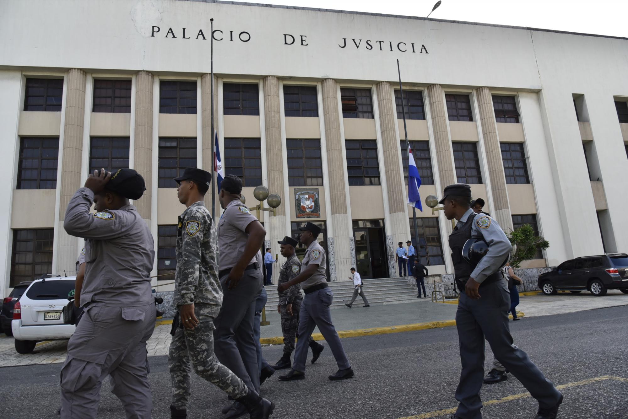 Ayer, los alrededores del Palacio de Justicia estuvieron fuertemente custodiados para evitar cualquier disturbio.