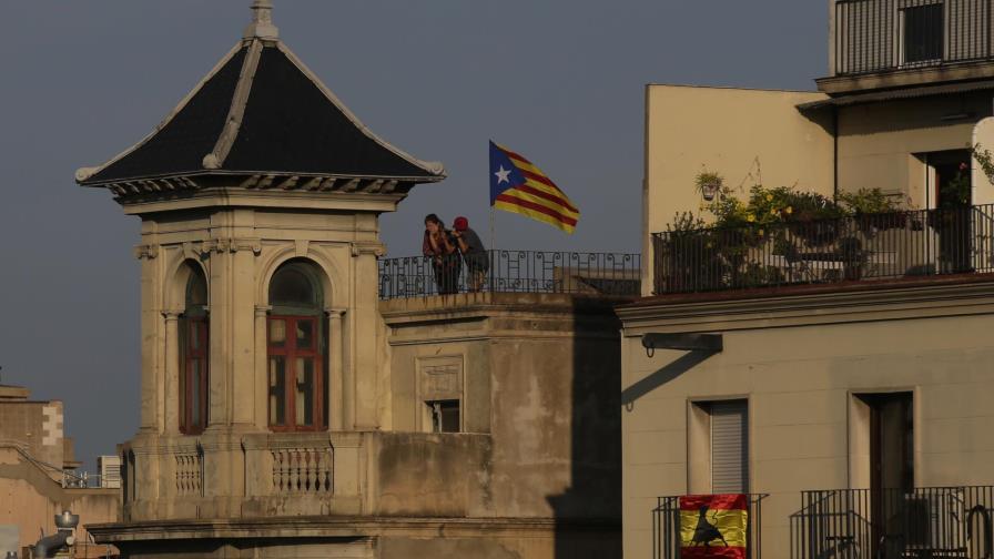 Justicia y bancos ponen trabas a la declaración de independencia catalana Justicia y bancos ponen trabas a la declaración de independencia catalana