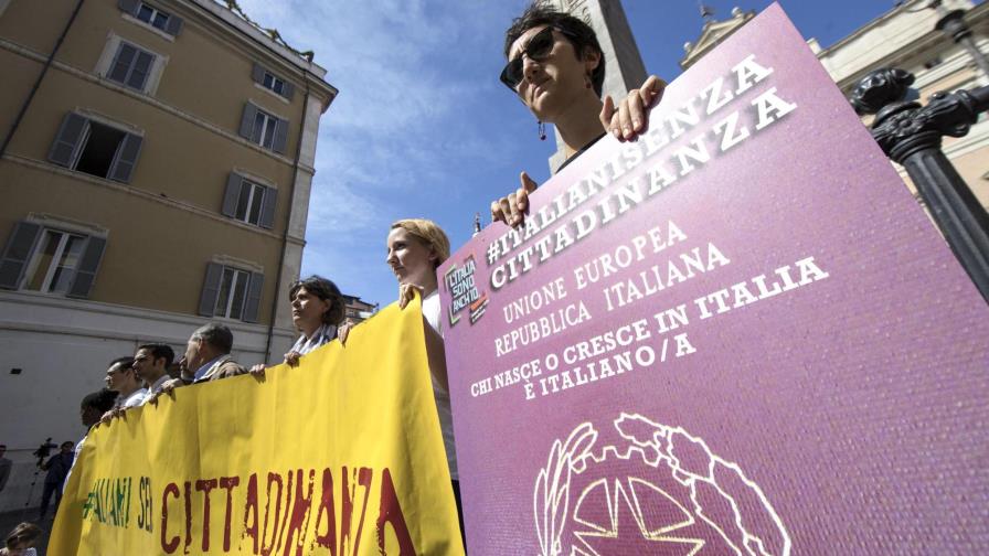 Exigen acelerar el proceso de naturalización en Italia 