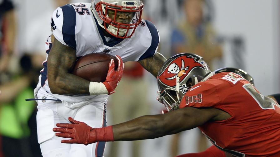 Tom Brady lanza para TD, Patriots frenan a Buccaneers 19-14 