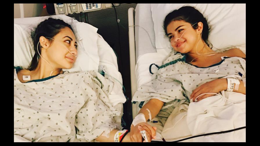 La donante de riñón de Selena Gómez muestra su cicatriz La donante de riñón de Selena Gómez muestra su cicatriz