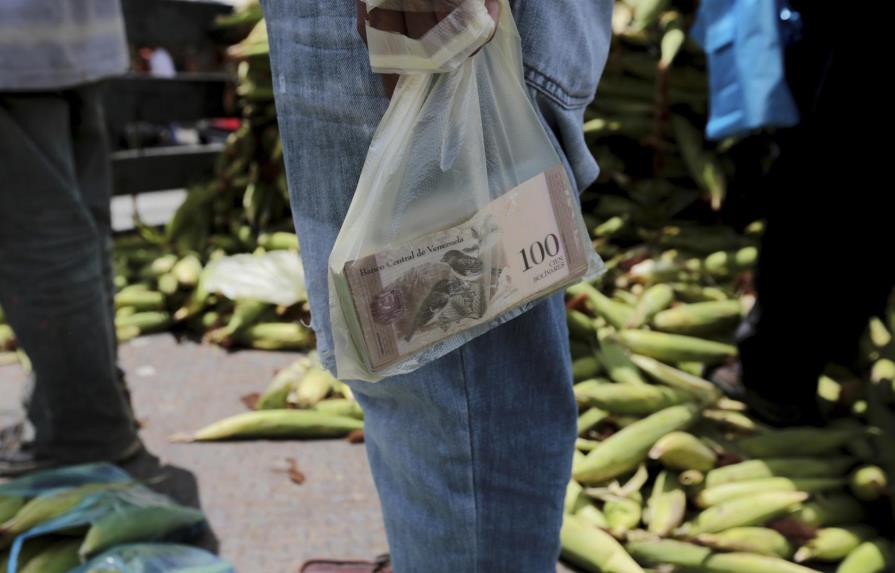 Un nuevo problema agobia a venezolanos: la falta de efectivo 