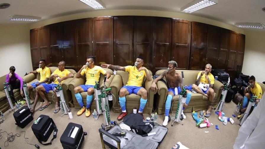 Neymar y compañeros requirieron de oxígeno por la altura de La Paz