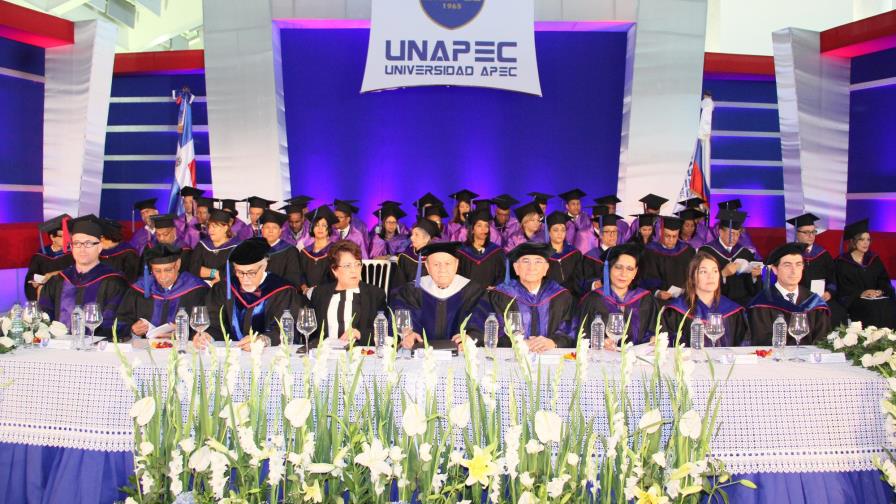 UNAPEC gradúa más de mil profesionales; rector afirma urge aplicación de valores éticos