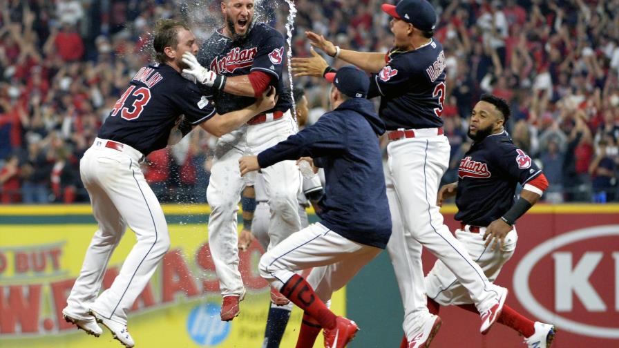 Gomes sella remontada de Indios sobre Yanquis en 13 innings 