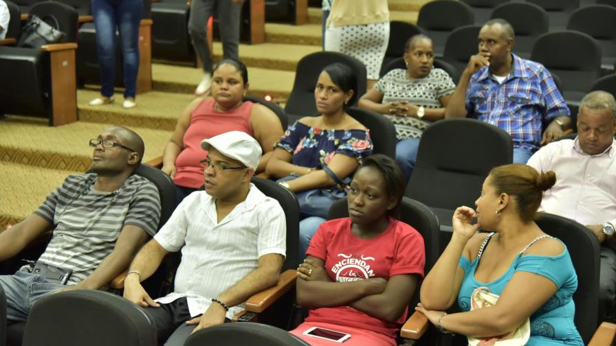 Imparten conferencia “13 Razones por las que Amar a Dios” como respuesta a serie “Por Trece Razones”