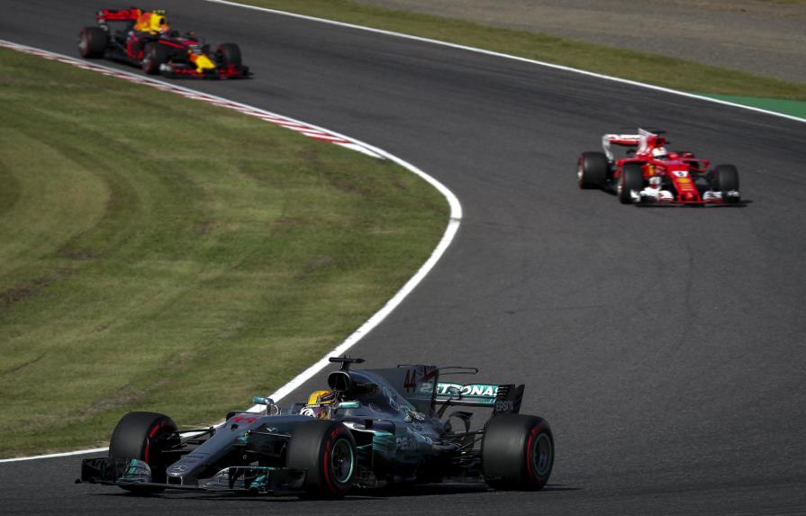 Lewis Hamilton gana en Japón y se acerca al campeonato de Fórmula Uno 
