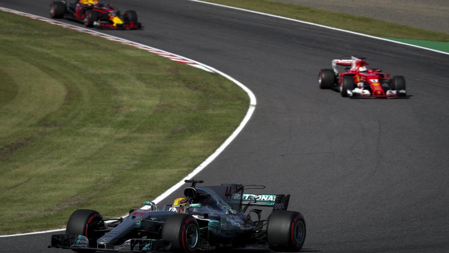 Lewis Hamilton gana en Japón y se acerca al campeonato de Fórmula Uno 