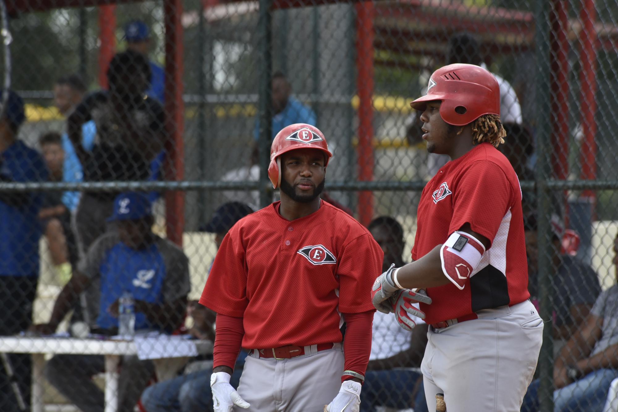 Los Leones del Escogido entrenan con miras al campeonato del 20176-2018.