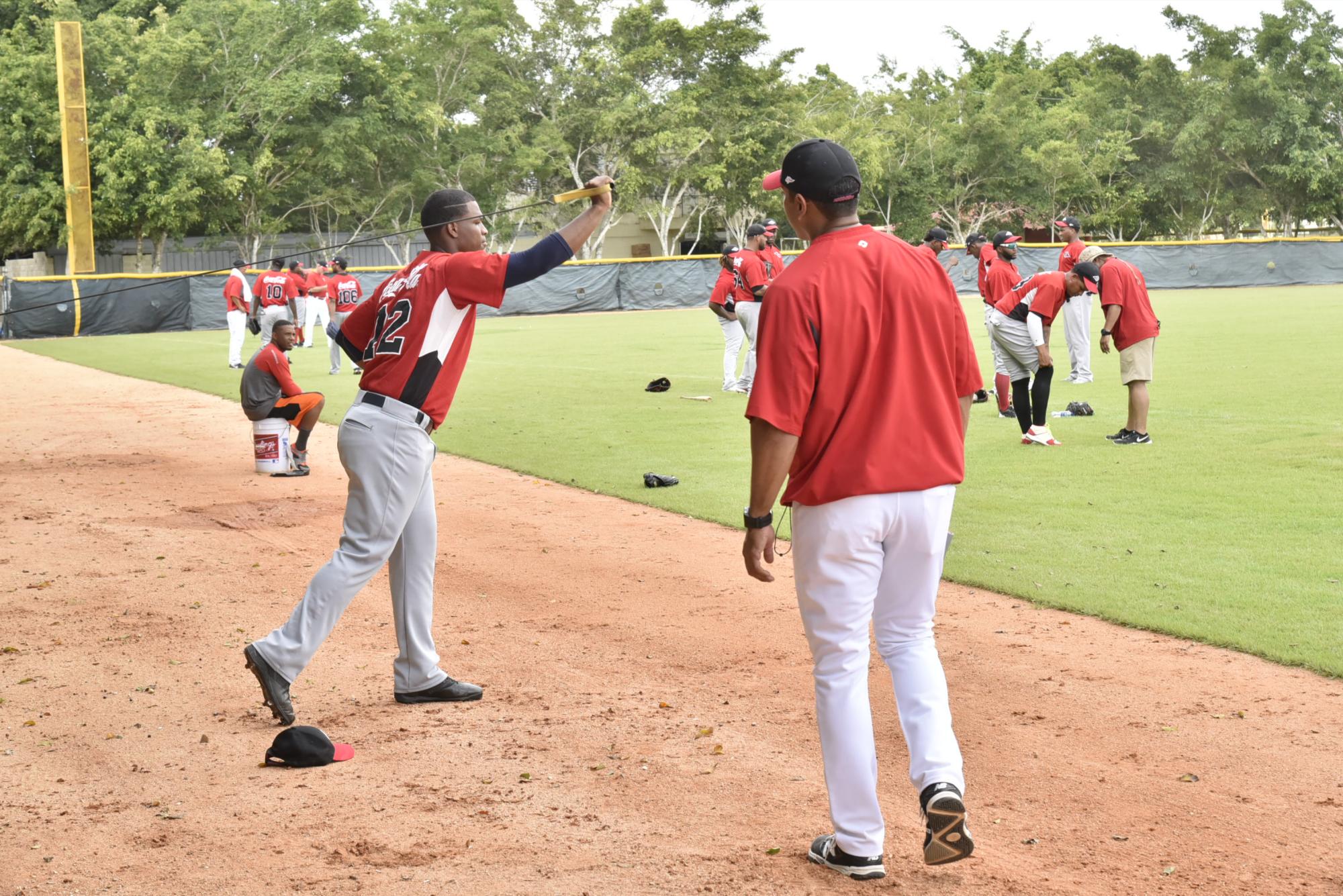 Los Leones del Escogido entrenan con miras al campeonato del 20176-2018.