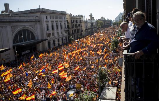 Multitudinaria manifestación en Barcelona a favor de la unidad de España