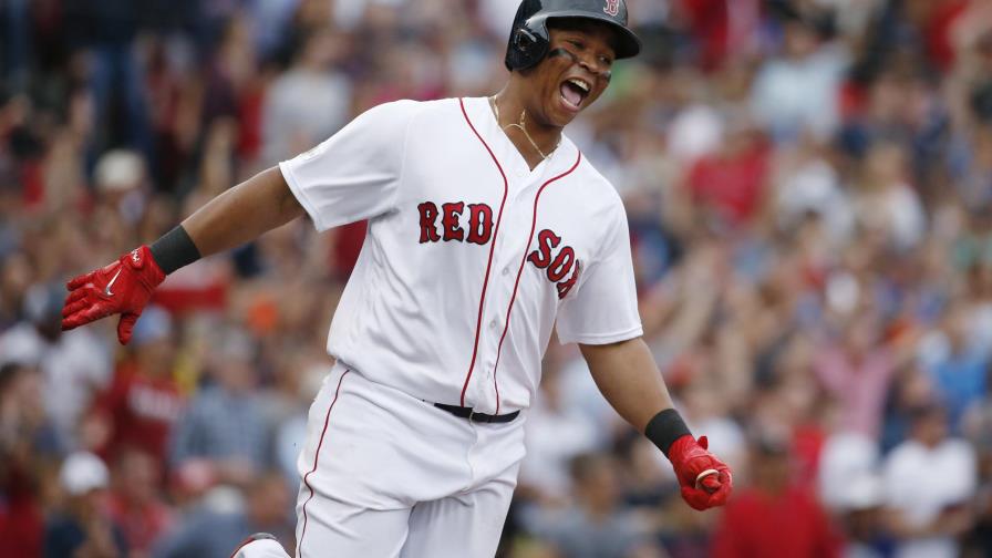 VIDEO: Rafael Devers hace historia al dar cuadrangular en postemporada a sus 20 años