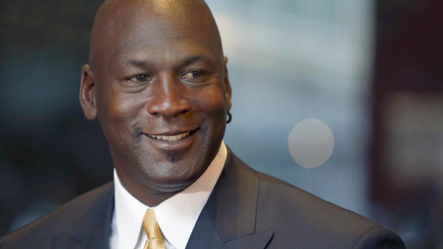 Michael Jordan dona 7 millones para construir clínicas médica