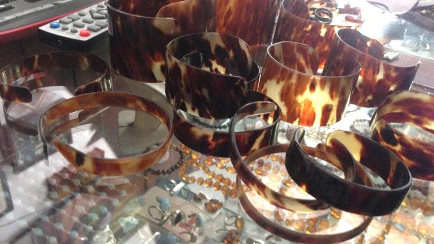 Medio Ambiente decomisa artículos hechos de conchas de Carey